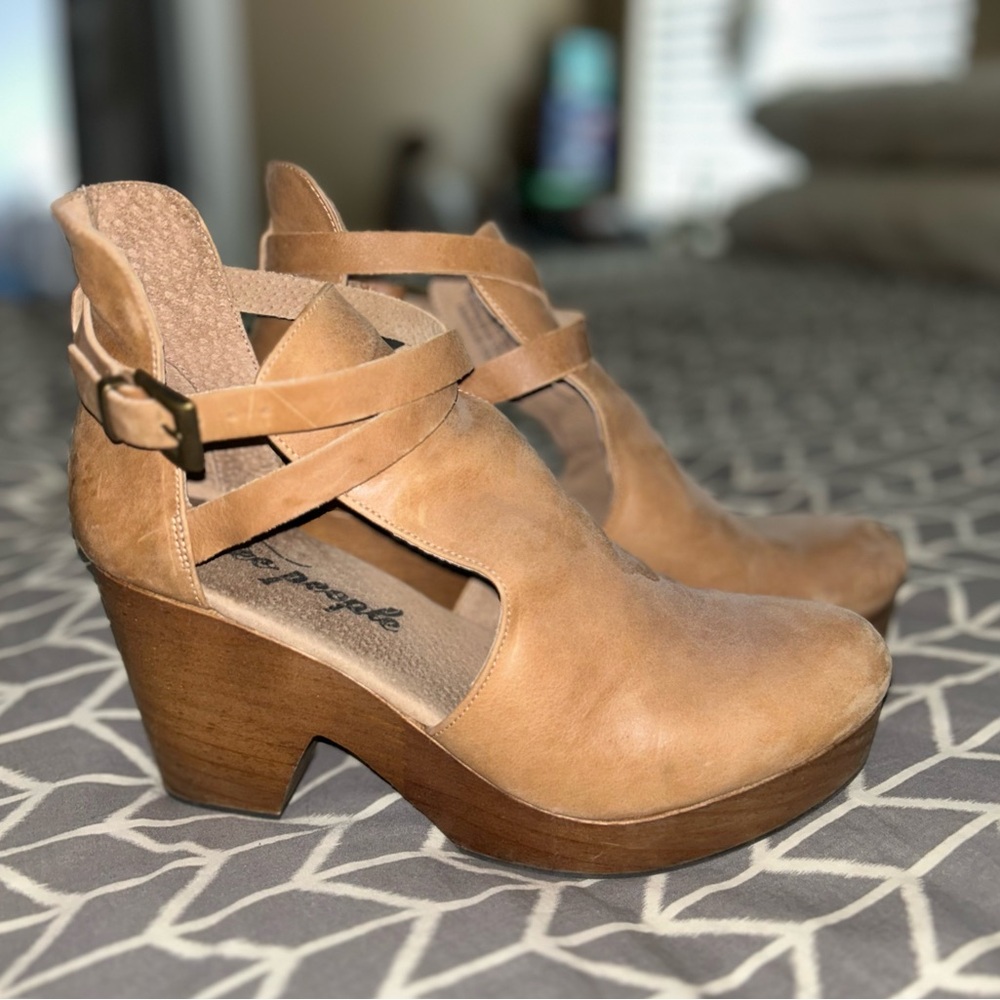 Free People leather Cedar Clogs women’s size 10